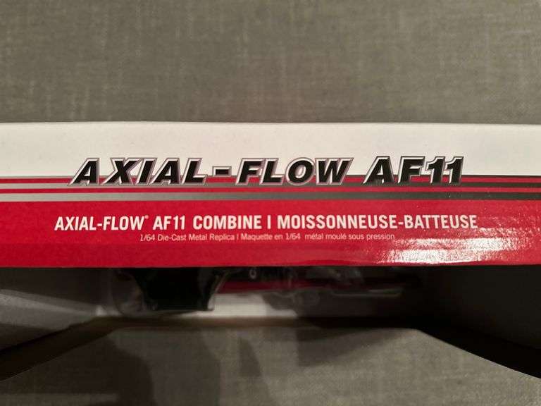 Case iH 1:64 Scale Combine