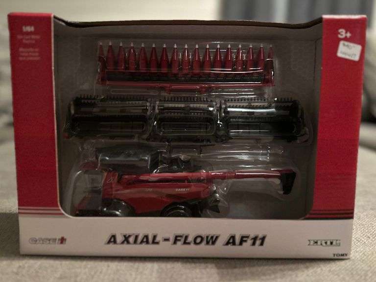 Case iH 1:64 Scale Combine