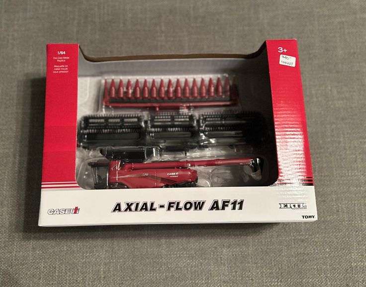 Case iH 1:64 Scale Combine