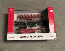 Case iH 1:64 Scale Combine