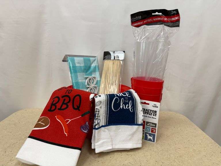 $20 TSC GC and Outdoor Cookout Basket